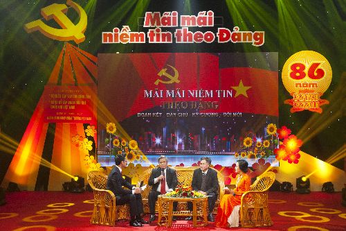 ລາຍການສະແດງສິລະປະຂ່ຳນັບຊົມເຊີຍຜົນສຳເລັດຂອງກອມປະຂຸມໃຫຍ່ຄັ້ງທີ 12 ຂອງພັກ